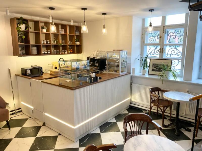 Торговая мебель для магазина кофе